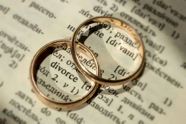Image of rings removed before divorce mediation Bodmin